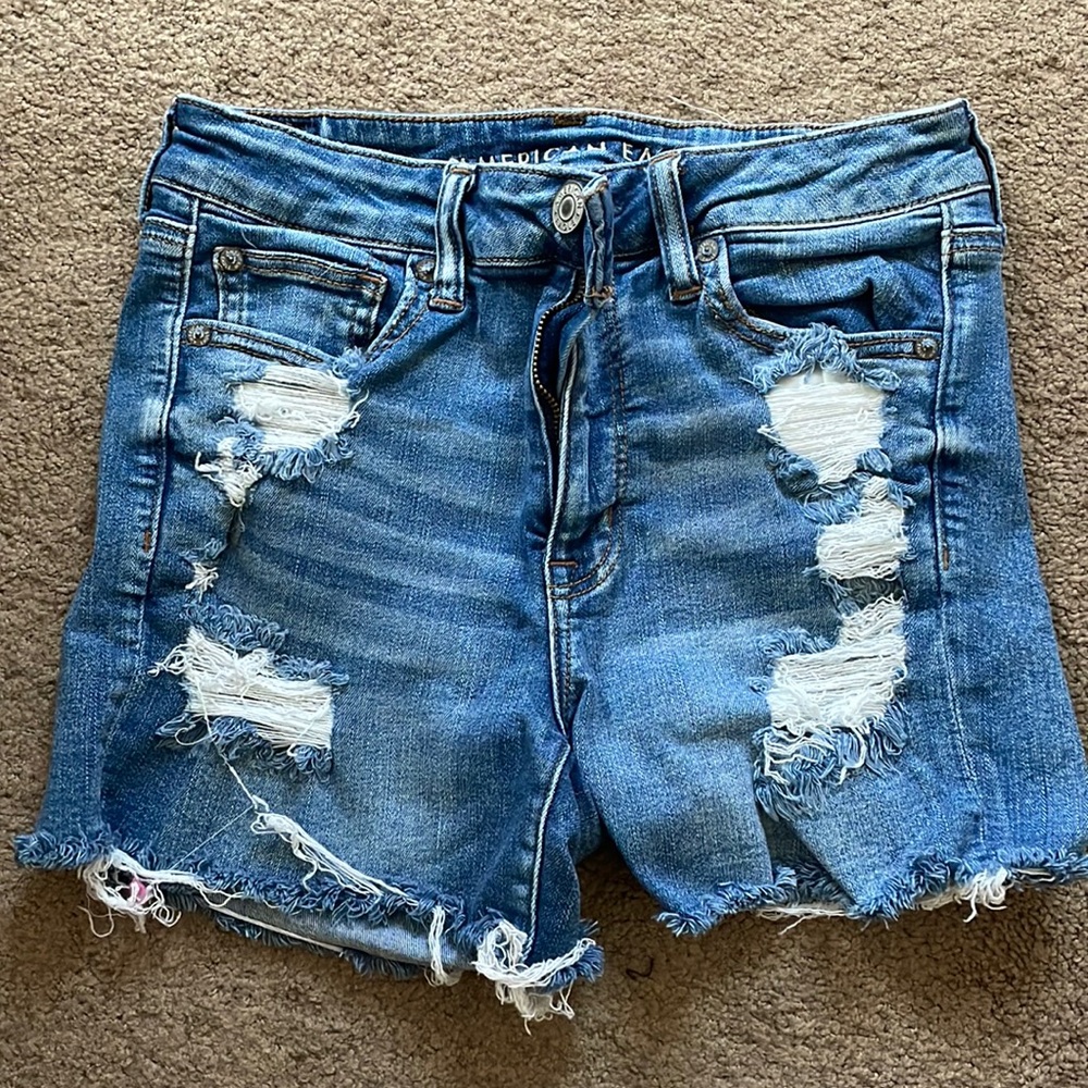 American Eagle size 6 Jean shorts with holes